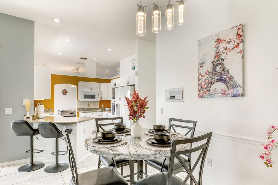 Additional Dining Area | Breakfast Bar