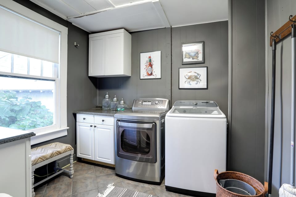 Laundry Room | Washer/Dryer | Iron/Board