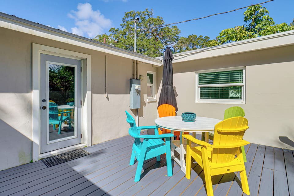 Deck | Outdoor Dining Area | Gas Grill
