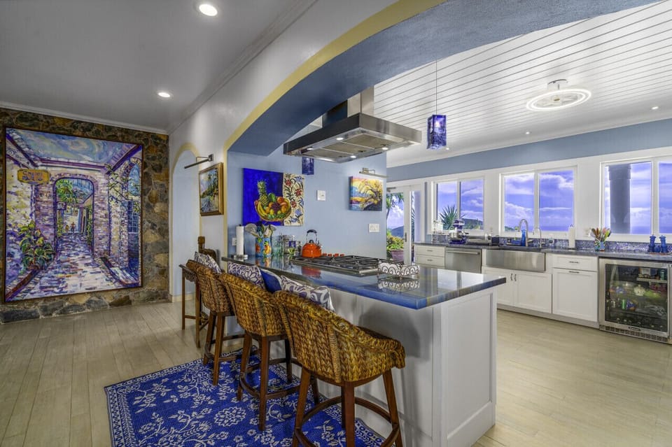Kitchen/bar area - spacious and very functional!