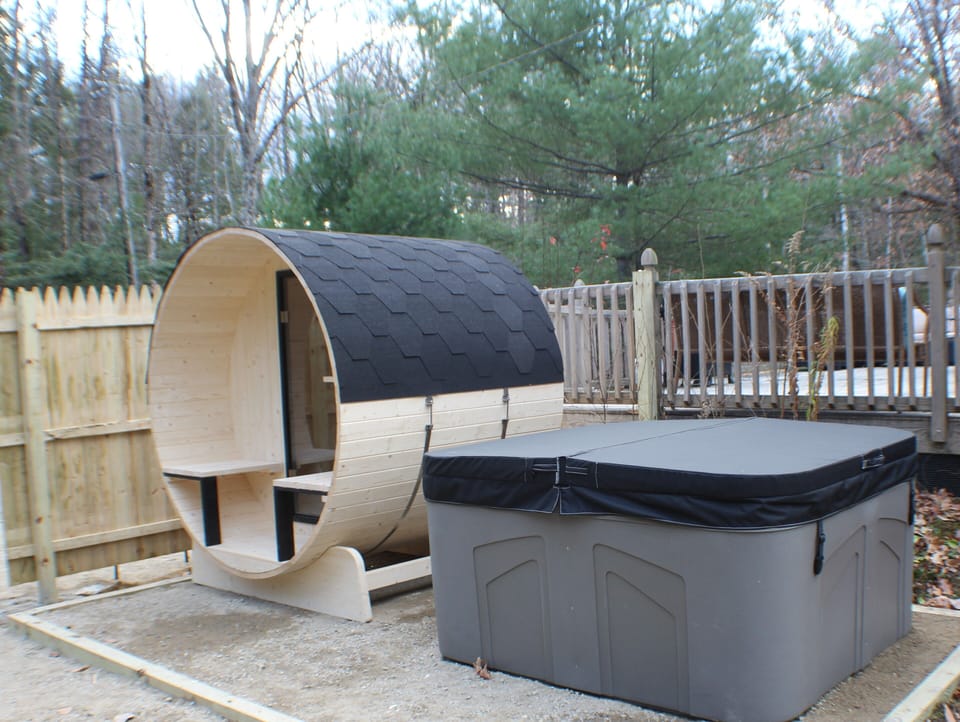 Sauna and Hot tub