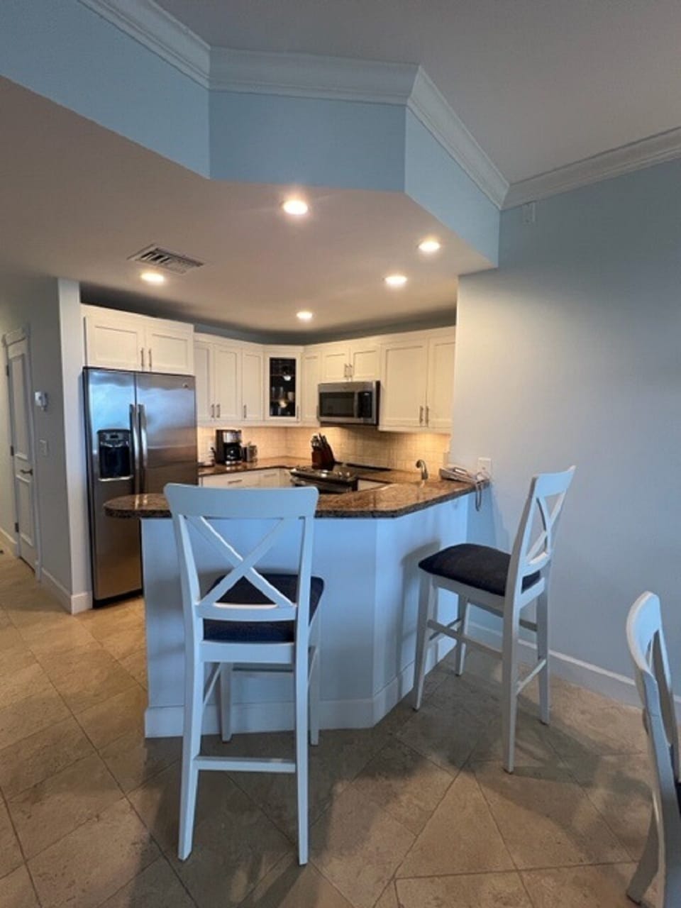 Snack bar area overlooking the kitchen
