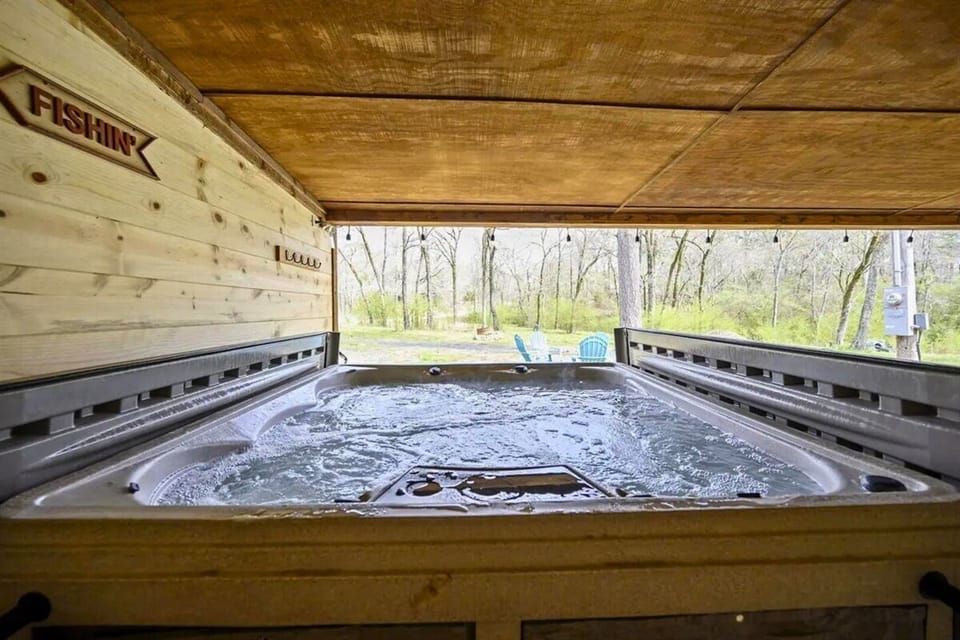 Indoor spa tub