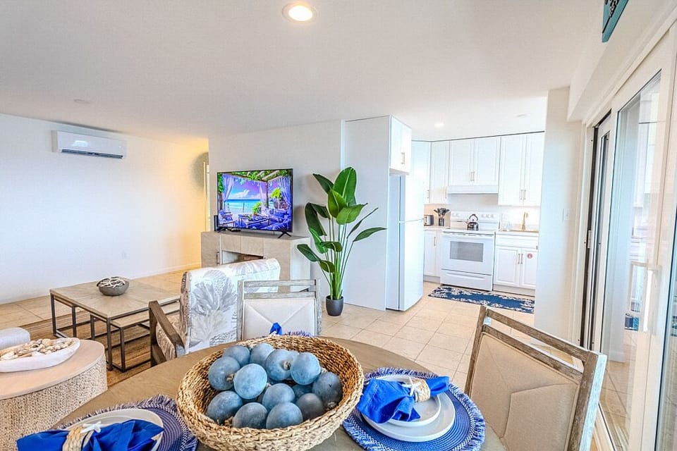 Dining table with space for four!