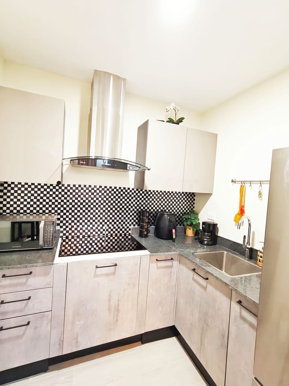 Kitchen and Appliances