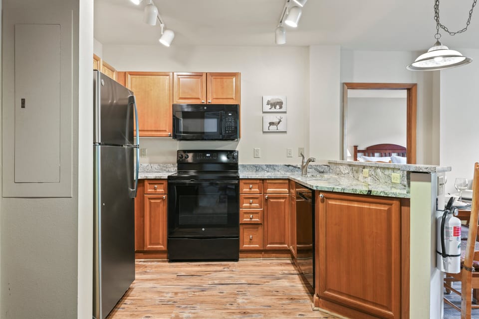 Newly Remodeled Fully Stocked Chefs Kitchen