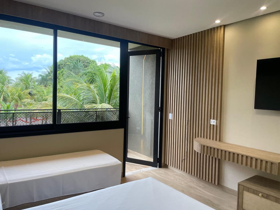 Premium Suite | Minibar, soundproofing, iron/ironing board, travel crib