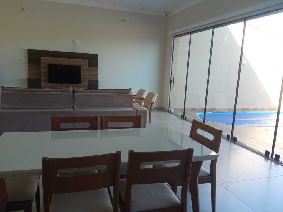 Casa na Cidade a 5km do Hotel - P/12 pessoas | Minibar, soundproofing, iron/ironing board, travel crib