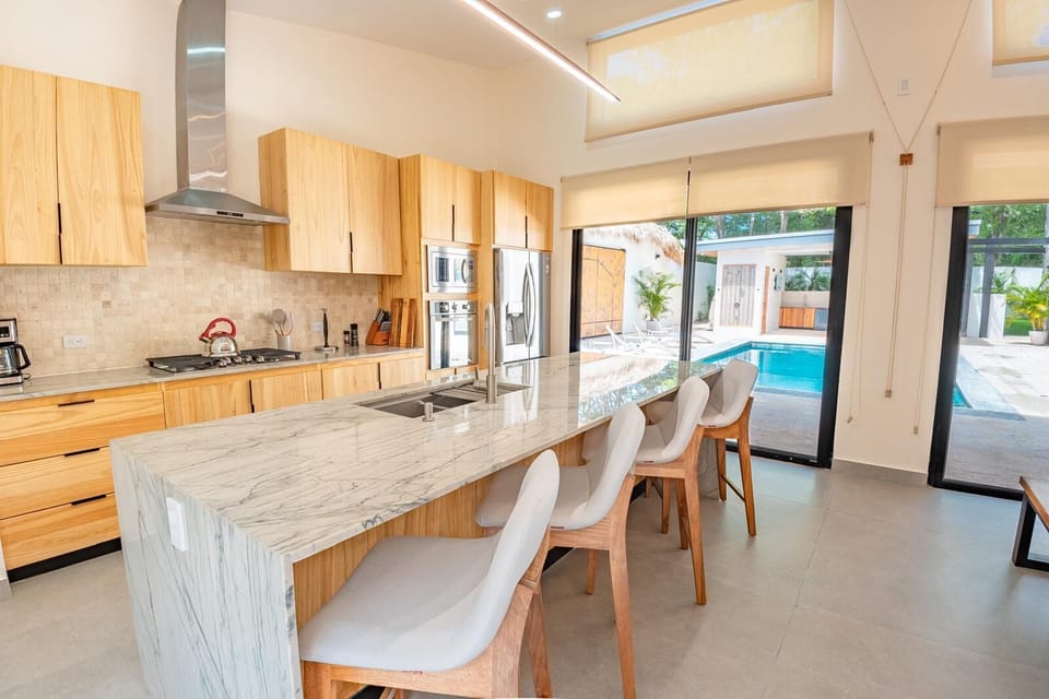 Amazinf kitchen with made of natural Laurel, and fancy Italian counter tops 