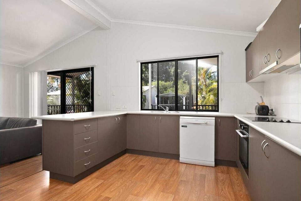 Family Townhome, 3 Bedrooms | Private kitchen