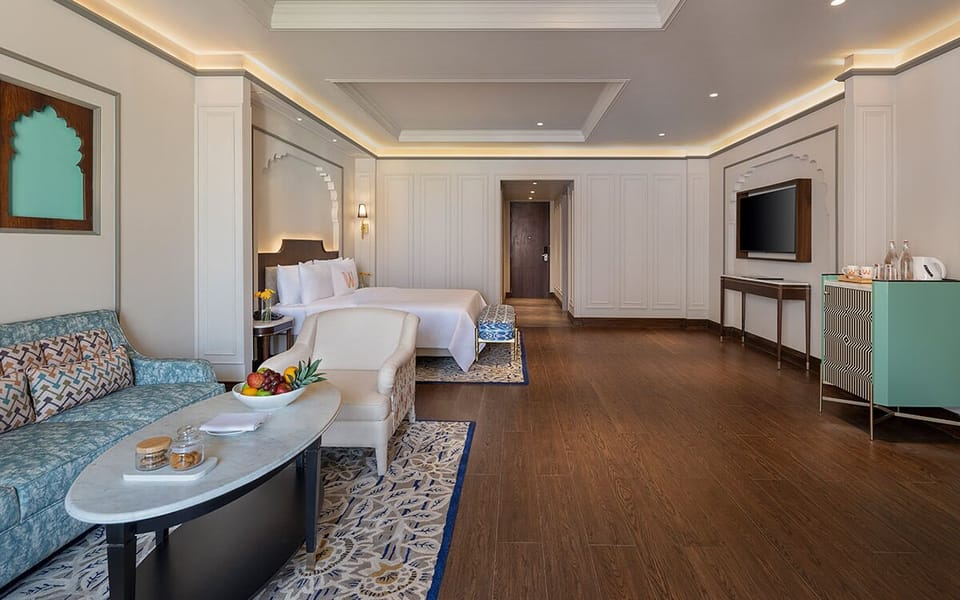 Suite, 1 King Bed | Premium bedding, desk, laptop workspace, iron/ironing board