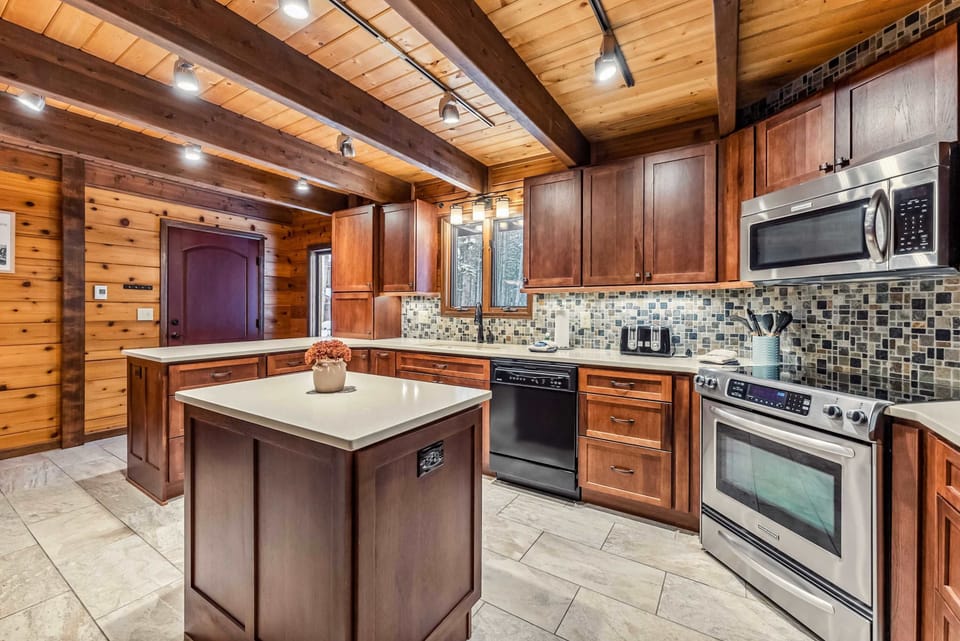 Kitchen:  Well-equipped kitchen, updated appliances, drip coffee maker, Crockpot, blender, toaster 
