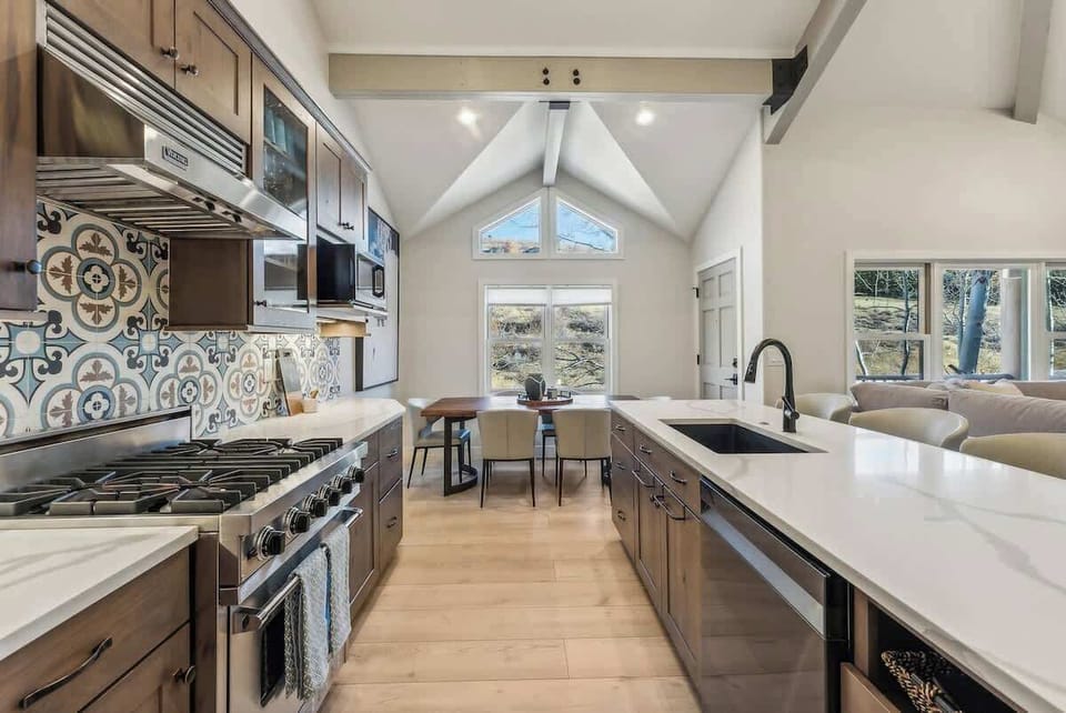 Gourmet Kitchen - Professional Grade Appliances