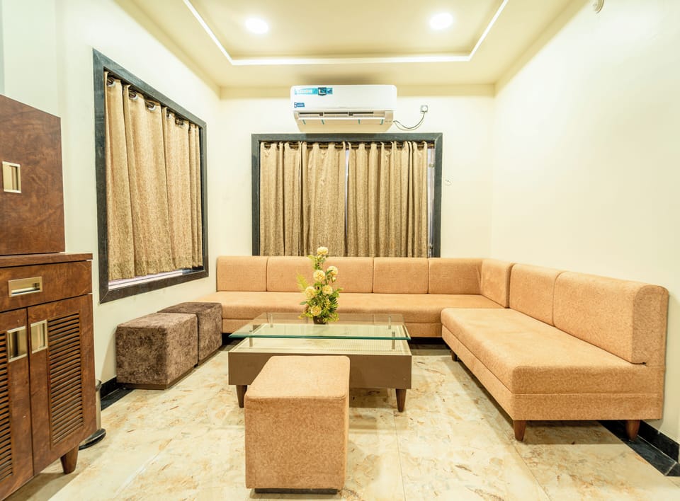 Family Triple Room, Garden View | Desk, soundproofing, WiFi (free)