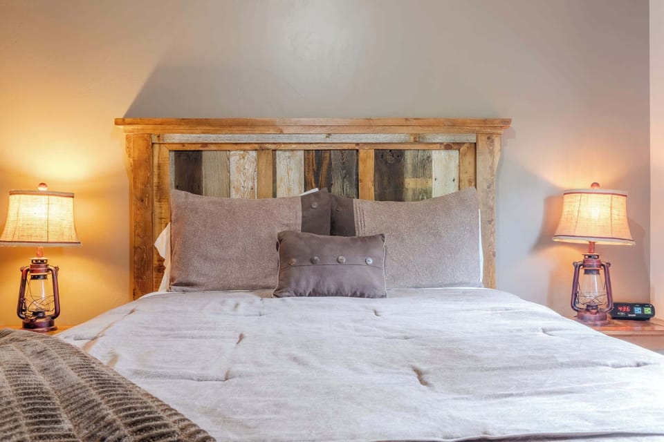 Queen Bedroom