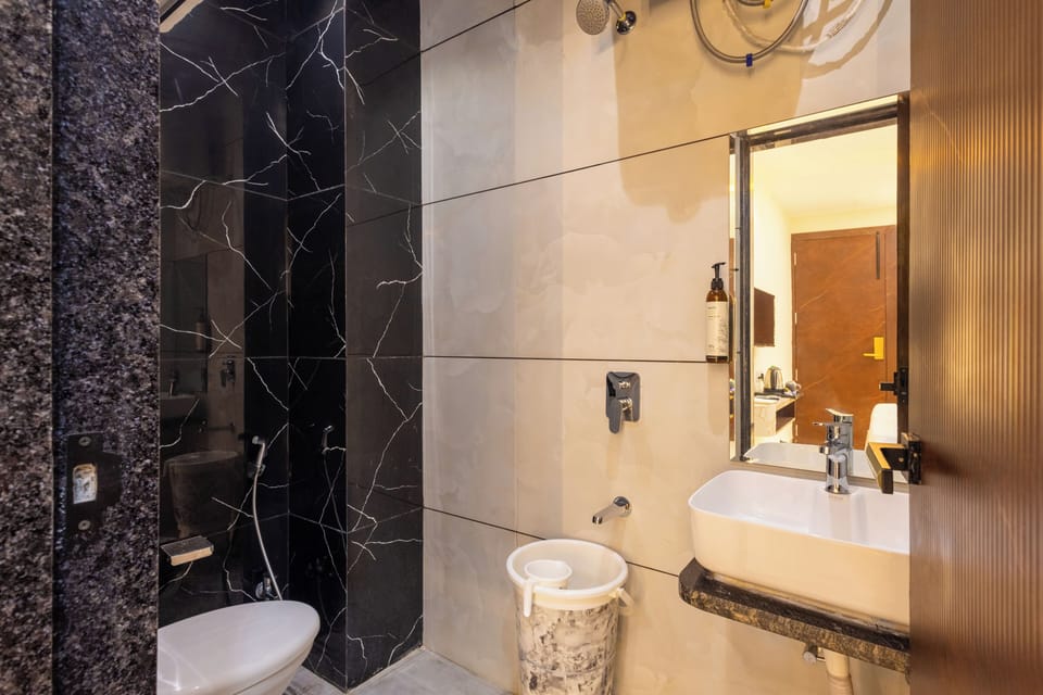 Superior Room | Bathroom | Shower, soap, shampoo, toilet paper