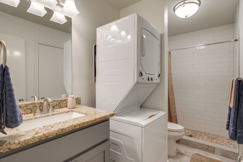 Full Bathroom | Towels | Hair Dryer