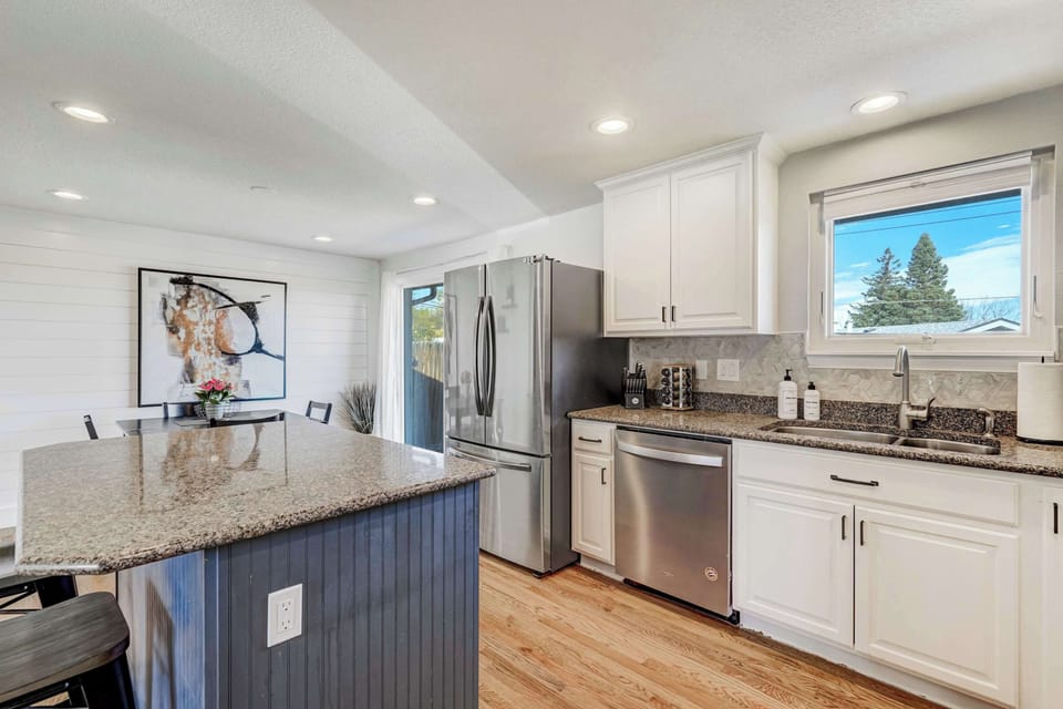 Spacious Kitchen and Dining Area – Fully equipped for your culinary needs, with a cozy dining space to enjoy meals together.