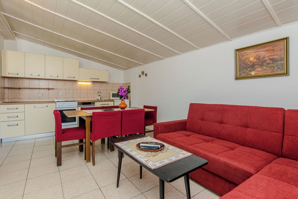 Comfort Apartment, Partial Sea View | In-room dining