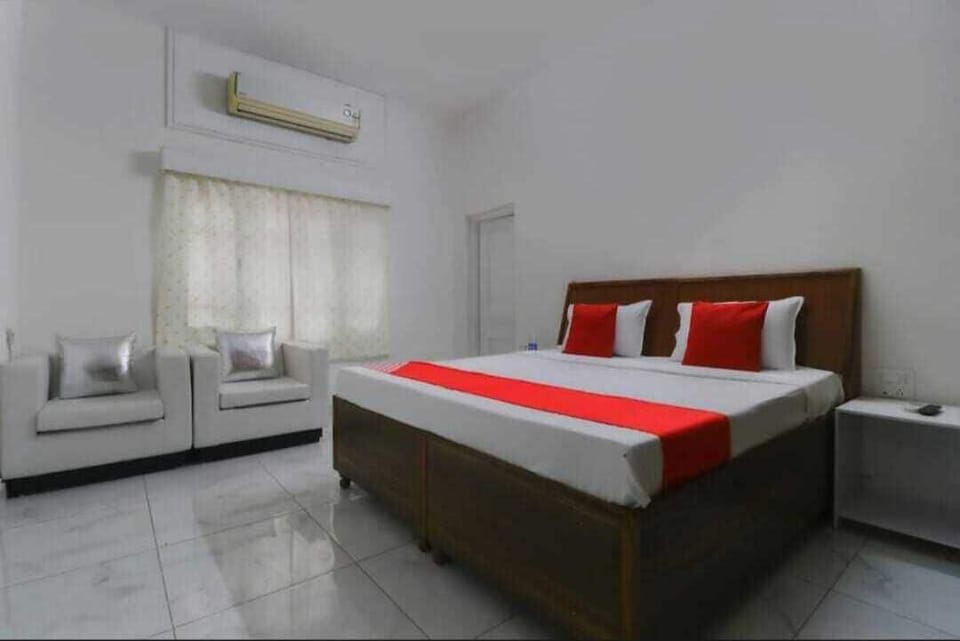 Deluxe Room, Balcony, City View | Bed sheets