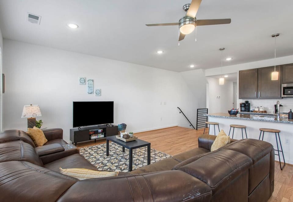 Lounge in style! With a sleek 6-seater sectional, plush throws, and a big-screen TV, this sunny, open-plan space is perfect for cozy movie nights or lively gatherings.