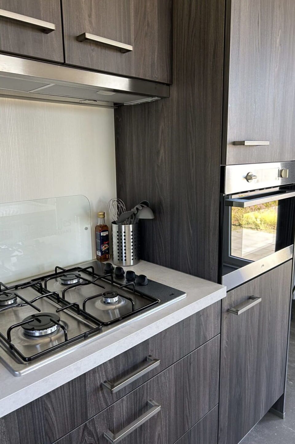 Cabinetry, Property, Countertop, Kitchen Appliance, Gas Stove, Kitchen Stove, Cooktop, Kitchen, Interior Design, Stove