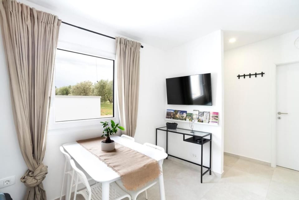Executive Apartment, 1 Large Twin Bed, Refrigerator & Microwave (Koper - Casa Limoncino Studio) | In-room dining