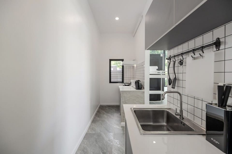 Espresso maker, electric kettle, toaster, highchair