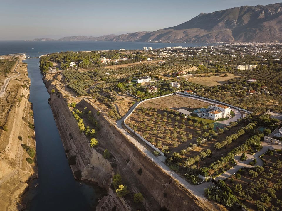 A prime location gives you endless horizons with the Corinth Canal in view.