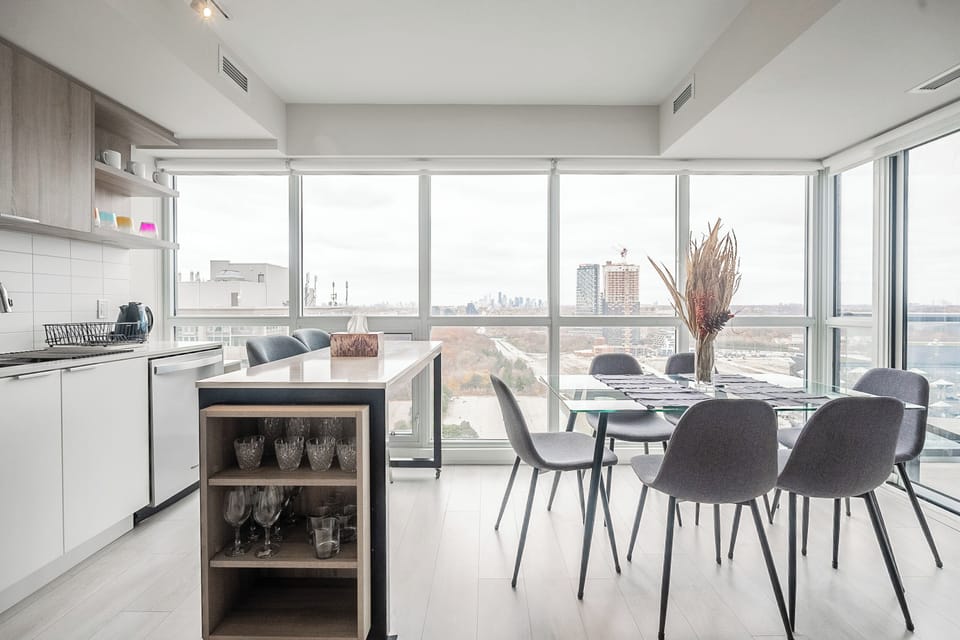 Deluxe Condo, 2 Bedrooms, Balcony, City View | Dining room
