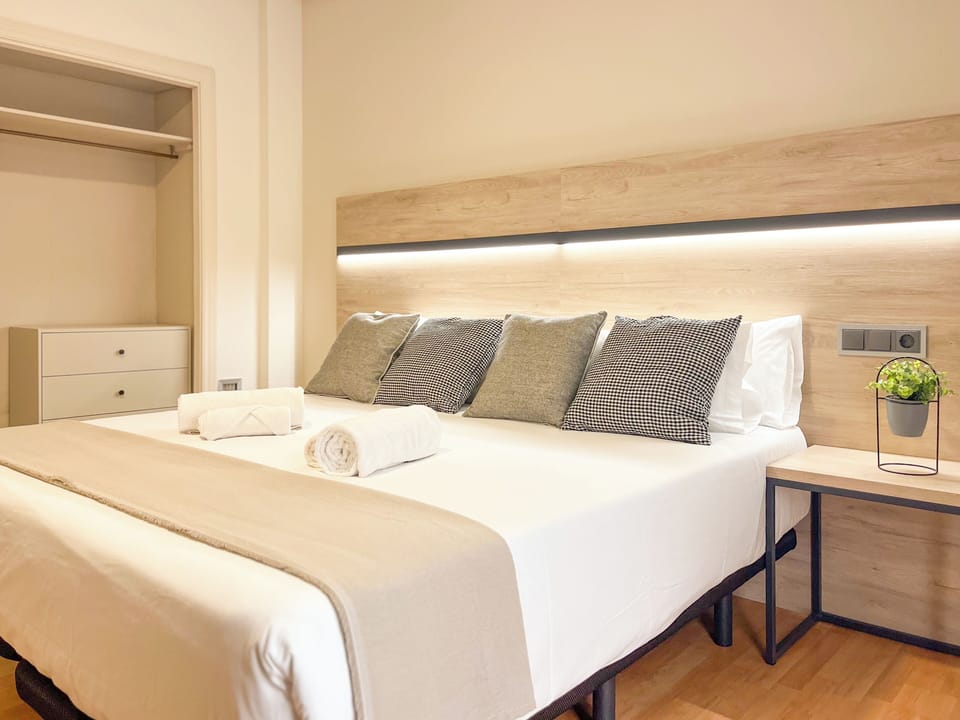 Superior Double Room | Bathroom | Bathtub, hair dryer, towels, soap