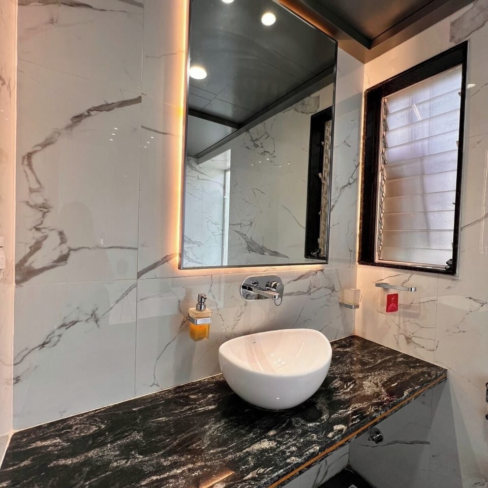Luxury Villa | Bathroom shower