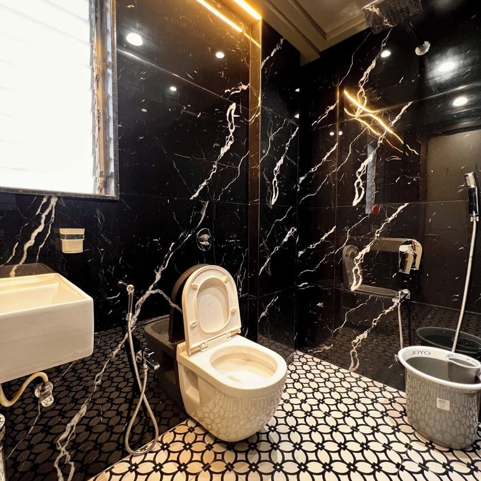 Luxury Villa | Bathroom shower