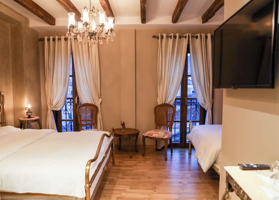 Deluxe Triple Room | Desk, WiFi (free)