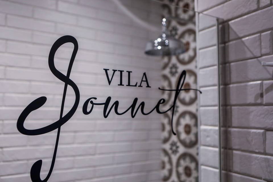 Deluxe Twin Room, City View | Bathroom | Shower, hair dryer, bathrobes, soap