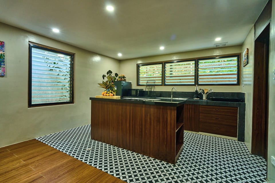 House, 3 Bedrooms | Private kitchen