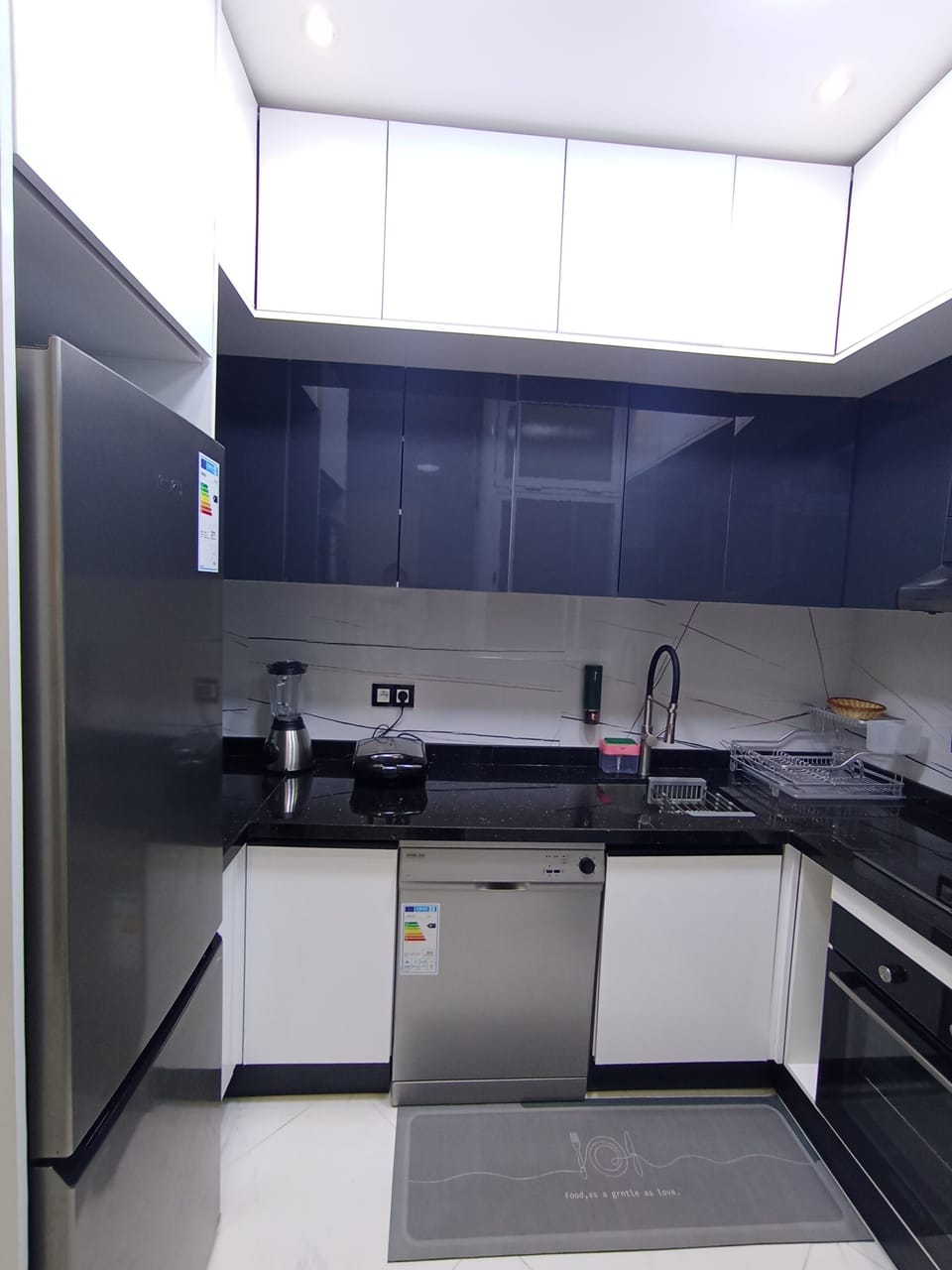 Luxury Condo, 2 Bedrooms, Air conditioning, Sea Facing | Private kitchen | Full-size fridge, microwave, oven, stovetop