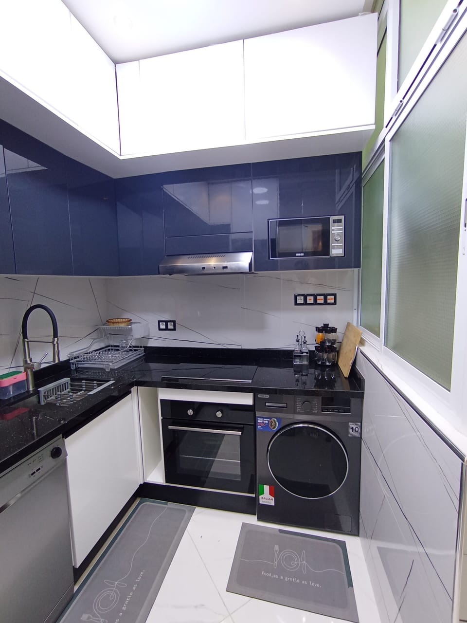 Luxury Condo, 2 Bedrooms, Air conditioning, Sea Facing | Private kitchen | Full-size fridge, microwave, oven, stovetop