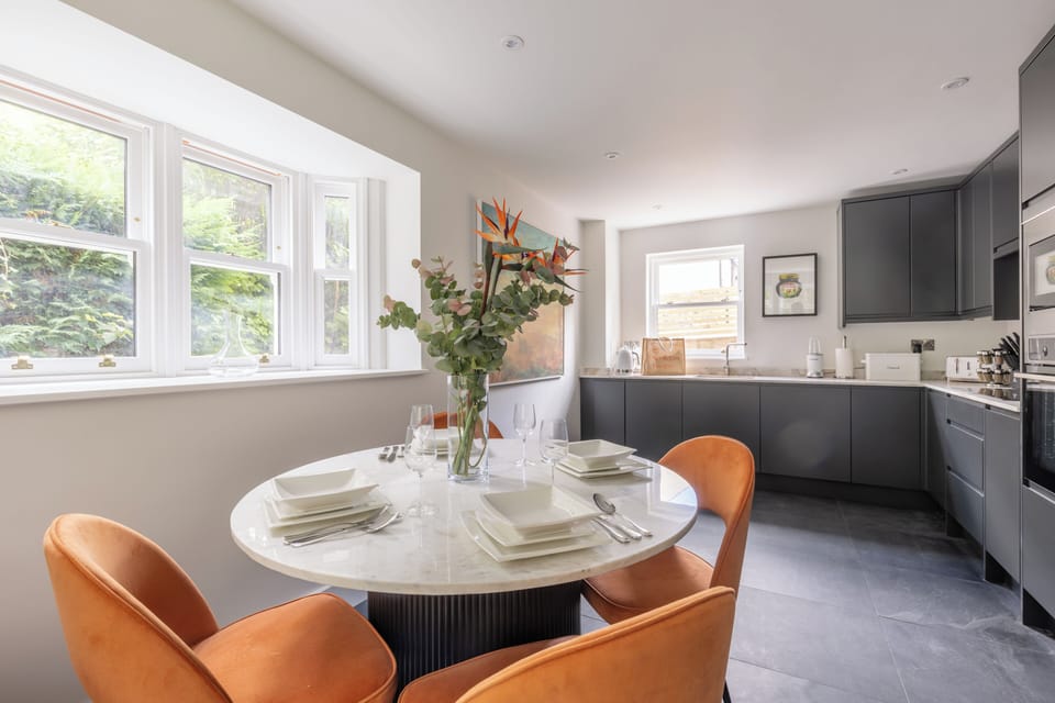 Deluxe Cottage | Private kitchen | Electric kettle