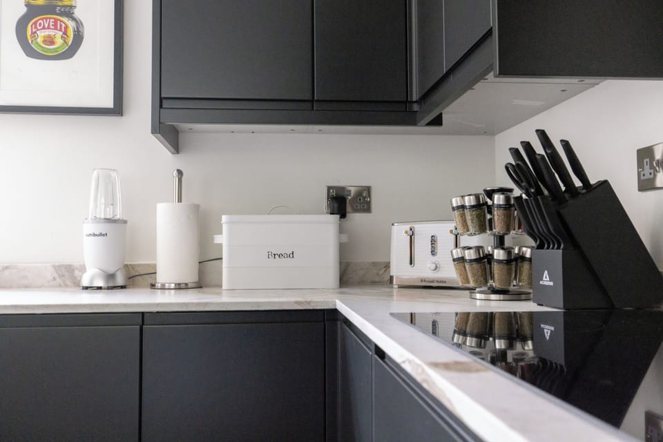Deluxe Cottage | Private kitchen | Electric kettle