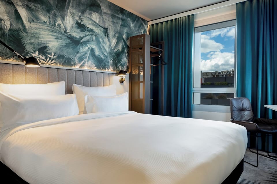 In-room safe, laptop workspace, soundproofing, WiFi (free)