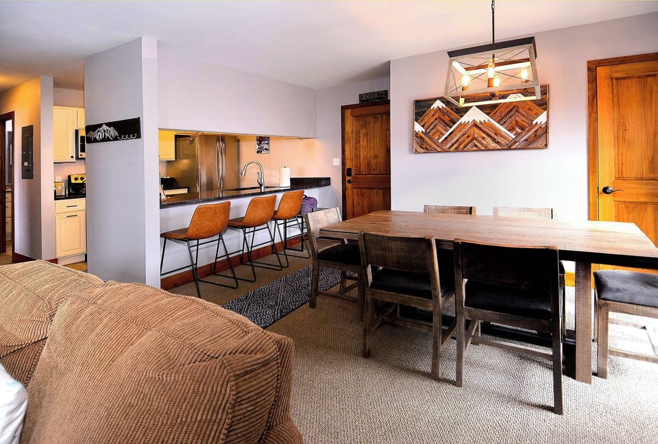 Dining table seating for 6