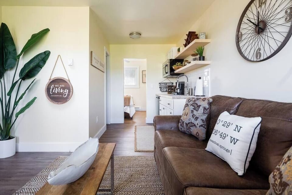 Living Room / Kitchenette