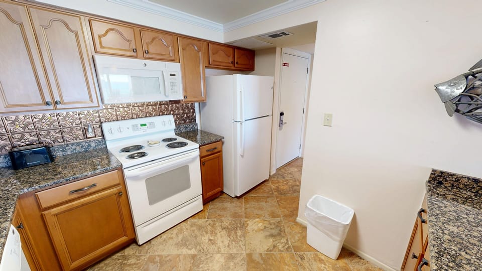 Condo, 1 Bedroom | Private kitchen | Coffee/tea maker, fridge, oven, toaster