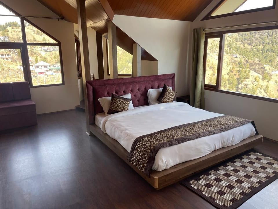 Family Suite | Premium bedding, down comforters, memory foam beds, laptop workspace