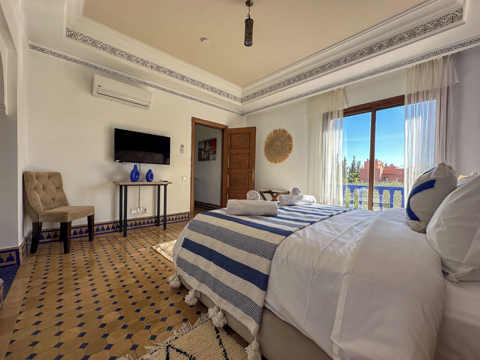 Traditional House, Mountain View | Bathroom | Shower, free toiletries, hair dryer, slippers