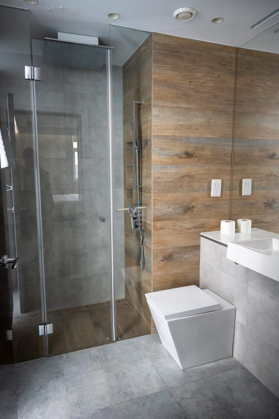 Modern bathroom