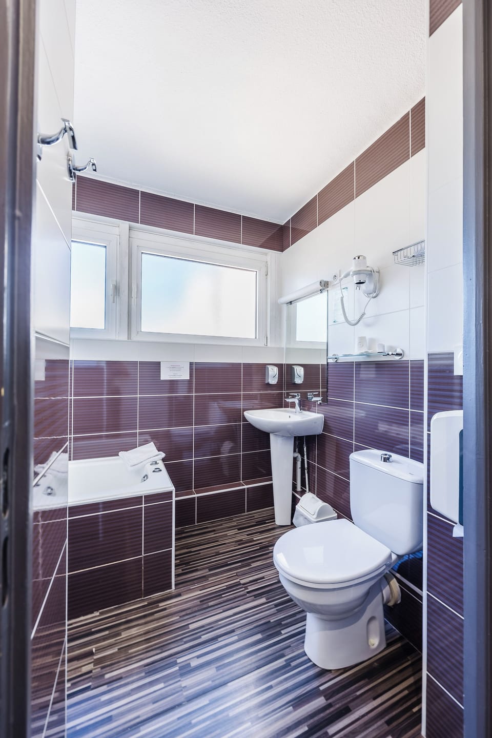 Comfort Triple Room | Bathroom | Hair dryer, towels, soap, shampoo