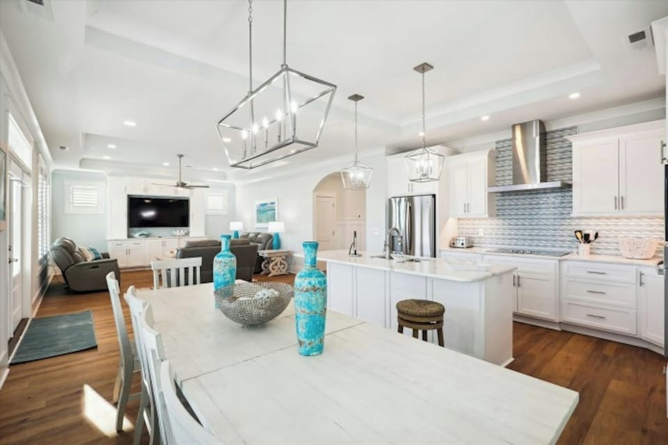 A chefs dream kitchen, fully stocked and loaded.