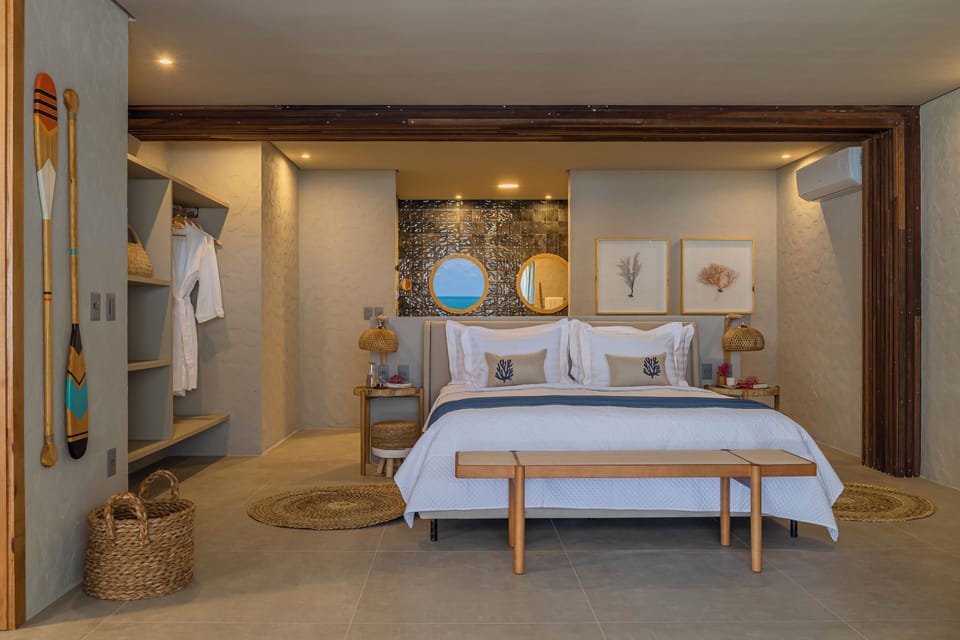 Suite Brisa | Pillowtop beds, minibar, in-room safe, individually decorated